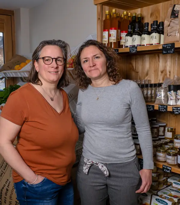 Aurélie et Rachel créatrices de Fées-lé du Local, une épicerie de produits locaux et camion de produits de haute-savoie