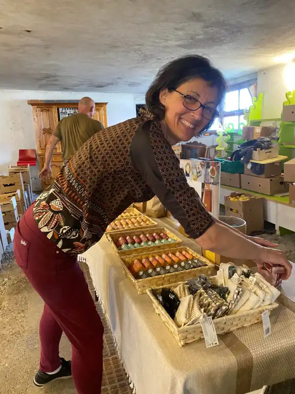 Créatrice de savons saponifiés à froid et bio, enrichis avec des plantes du jardin en Haute-Savoie.