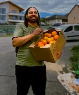 Julien - La belle orange, des producteurs de fruits andalous issus de circuits courts, durables et bio, à retrouver au marché de producteurs en Haute-Savoie